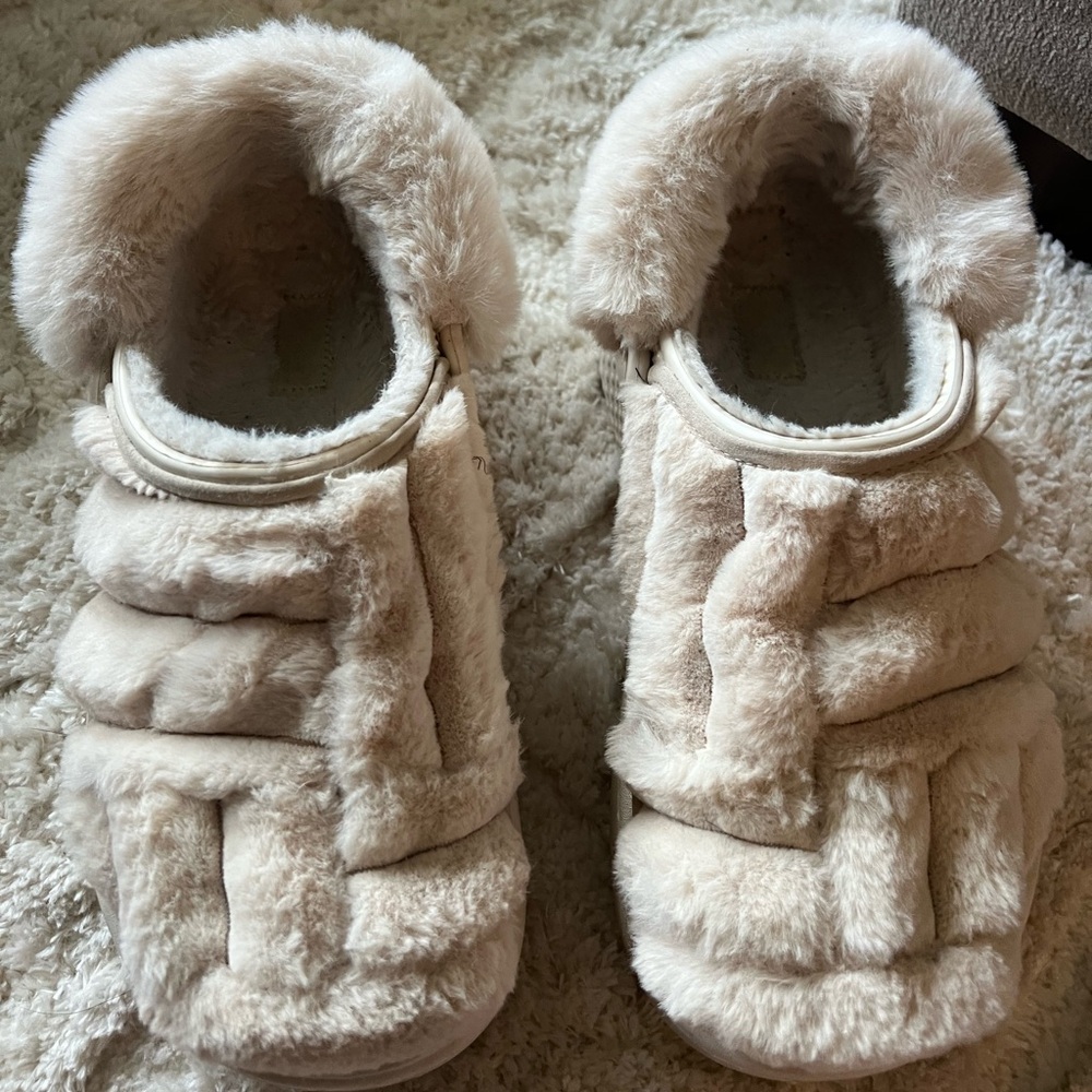Cozy Cream women’s Crocs